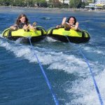 Le studentesse della Surval Montreux Summer Camp durante una sessione di sport acquatici sul lago di Ginevra