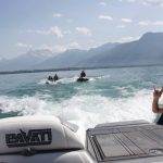 Gli studenti del programma estivo dell'Institut Monte Rosa fanno sport acquatici