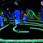 Gli studenti del programma estivo Leadership della Champittet giocano a mini golf