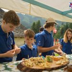 Gli studenti del programma estivo Leadership della Champittet durante un'escursione