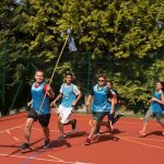 Gli studenti del programma estivo Leadership della Champittet giocano a Ruba la Bandiera