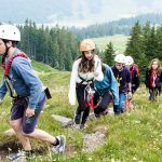 Gli studenti della scuola estiva Alpadia Engelberg in bici