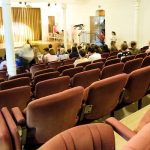 Gli studenti della scuola estiva Alpadia Engelberg durante delle attività serali