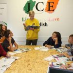 Una classe per ragazzi della scuola aperta tutto l'anno della Irish College of English a Malahide