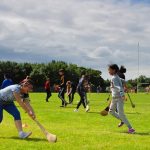 Gli studenti del programma in famiglia della Irish College of English durante delle attività all'aperto
