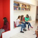 L'area lounge della scuola aperta tutto l'anno della Irish College of English a Malahide