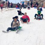 Gli studenti dei Village Camps Zell am See sullo slittino