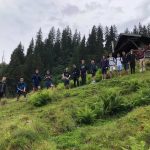 Gli studenti dei Village Camps Zell am See durante un'escursione in montagna