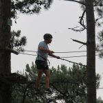 Gli studenti dei Village Camps Santa Cruz  in un parco avventura