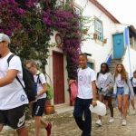 Gli studenti dei Village Camps Santa Cruz durante un'escursione