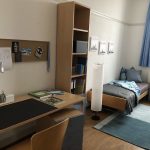 Una stanza doppia dell'alloggio della Hochalpines Institut Ftan Summer Camp 