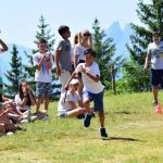 Gli studenti dei Village Camps Leysin durante dei giochi all'aperto