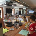Gli studenti del Campo Estivo Les Elfes a lezione di cucina