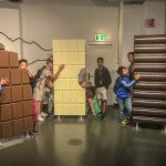 Gli studenti del Campo Estivo Les Elfes in visita ad una fabbrica di cioccolato