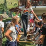 Gli studenti del Campo Estivo Les Elfes durante delle attività all'aperto