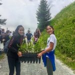 Gli studenti del Campo Estivo Les Elfes piantano alberi
