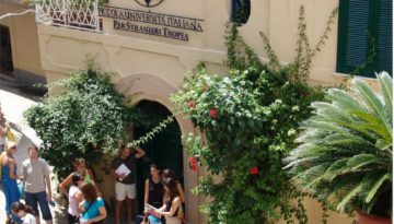 study learn italian language adult school cultural program Piccola Università Italiana Tropea