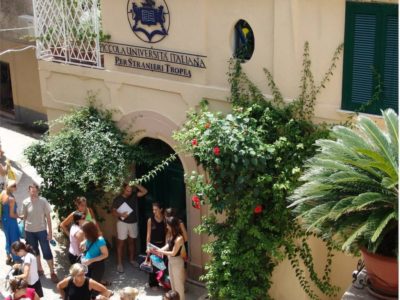 study learn italian language adult school cultural program Piccola Università Italiana Tropea