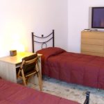 Twin bedroom in the DILIT IH Rome shared apartment accommodation