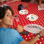 Gli studenti della scuola Españolé IH Valencia Summer Camp realizzano ventagli