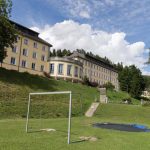 Vista dei campi sportivi della Hochalpines Institut Ftan