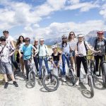 Gli studenti della Hochalpines Institut Ftan Summer Camp vanno in bici