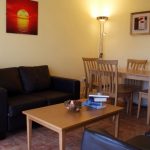 Salotto tipico in uno dei villini