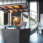 La reception dell'hotel del campus del Junior and Teen Summer Camp