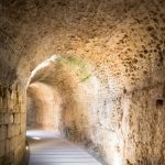 I sotteranei di un antico teatro romano di Cadice, Spagna