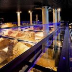 L'interno del museo del Yacimiento Arqueológico Gadir di Cadice, Spagna