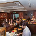 Gli studenti nel bar dell'Institut auf dem Rosenberg Summer Camp.