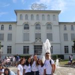 Gli studenti dei Village Camps Leysin visitano una fabbrica di cioccolato