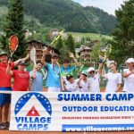 Gli studenti dell'accademia di tennis dei Village Camps Leysin 