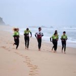 Gli studenti del campo surf dei Village Camps Santa Cruz 