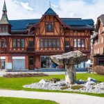 Un bellissimo edificio con l'architettura tipica della città di Engelberg - Svizzera