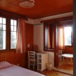 Una stanza doppia dell'alloggio della École Chantemerle Summer Camp