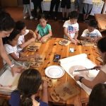 Gli studenti della École Chantemerle Summer Camp imparano a cucinare dolci