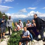 Le studentesse della Surval Montreux Summer Camp durante un'escursione in montagna