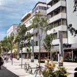 Una strada del centro di Lignano Sabbiadoro