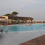 Piscina all'aperto con acqua salata e parco sulla spiaggia di Lignano Sabbiadoro