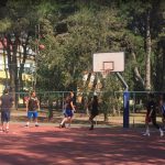 Linguaviva Summer Camp students play basketball
