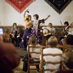 Gli studenti del Malaca Instituto assistono a uno spettacolo di flamenco