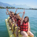 Gli studenti del Campo Estivo Les Elfes sul bananone