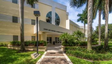 study learn english language course summer school program LAL Boca Raton Florida USA Lynn University juniors teenagers