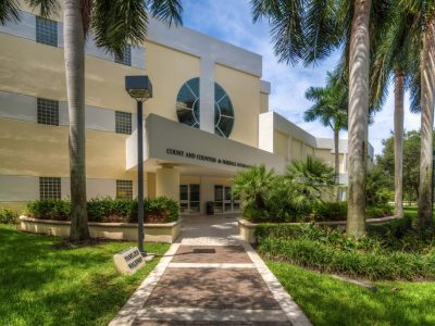 study learn english language course summer school program LAL Boca Raton Florida USA Lynn University juniors teenagers