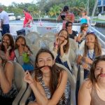 Gli studenti della TLA Fort Lauderdale Teen Summer Program in gita in barca
