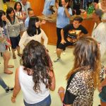 Gli studenti della TLA Fort Lauderdale Teen Summer Program durante delle attività serali