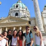 Gli studenti dell'Actilingua Holiday Course Vienna visitano il Karlskirche a Vienna