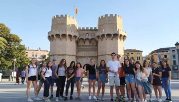 study learn spanish language summer camp International House Valencia Espanolé teenagers host residential accommodation