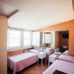 Una stanza condivisa dell'alloggio dell'Alphabet City Camp